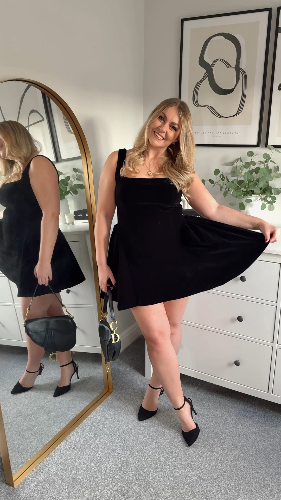 It doesn’t get much more festive then a velvet skater dress 🖤✨

#LTKgrwm #LTKootd #LTKMidsize