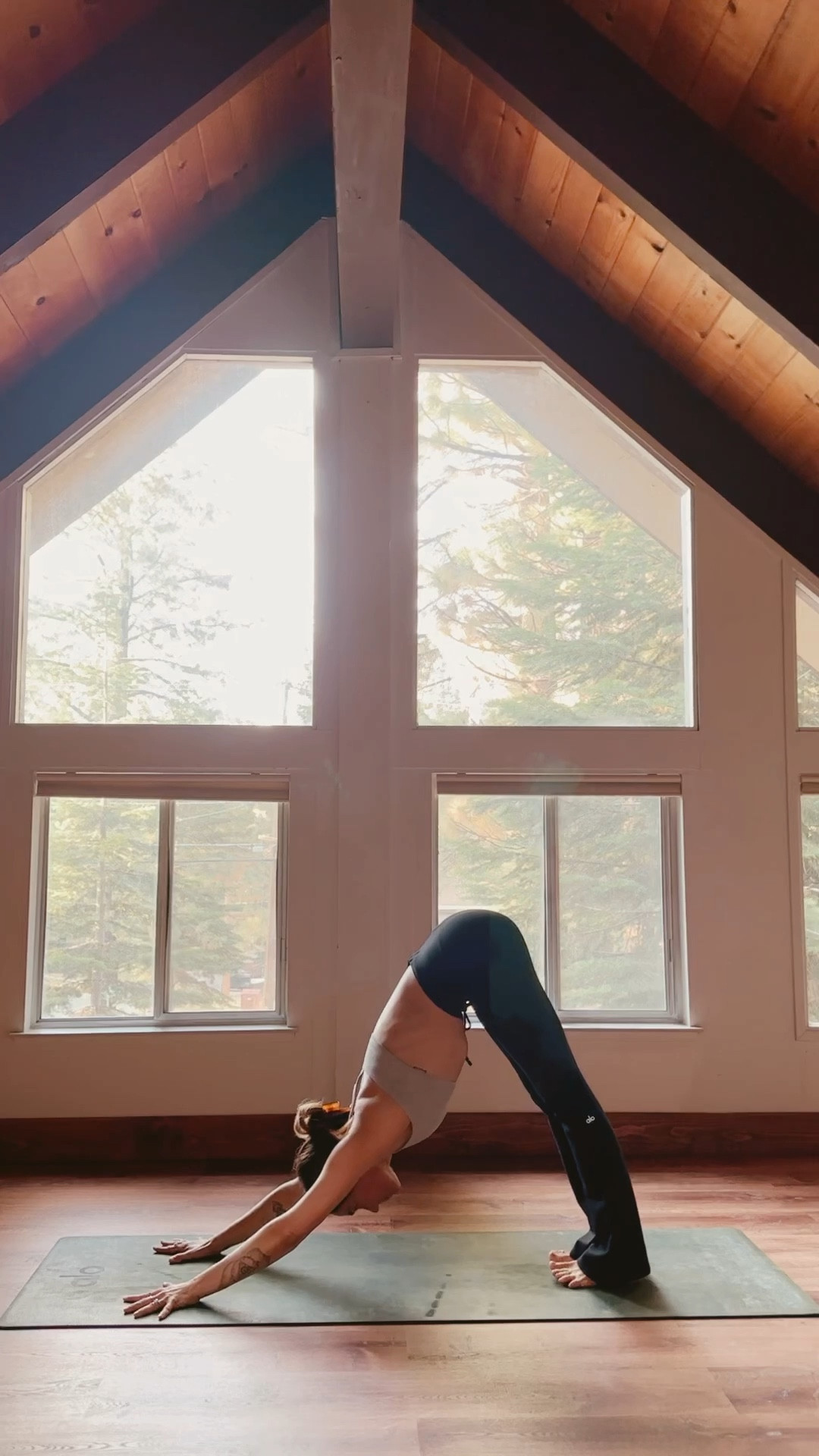 The coziest leggings ever thanks to Alo Yoga 😍

#LTKfindsunder100 #LTKfitness #LTKstyletip