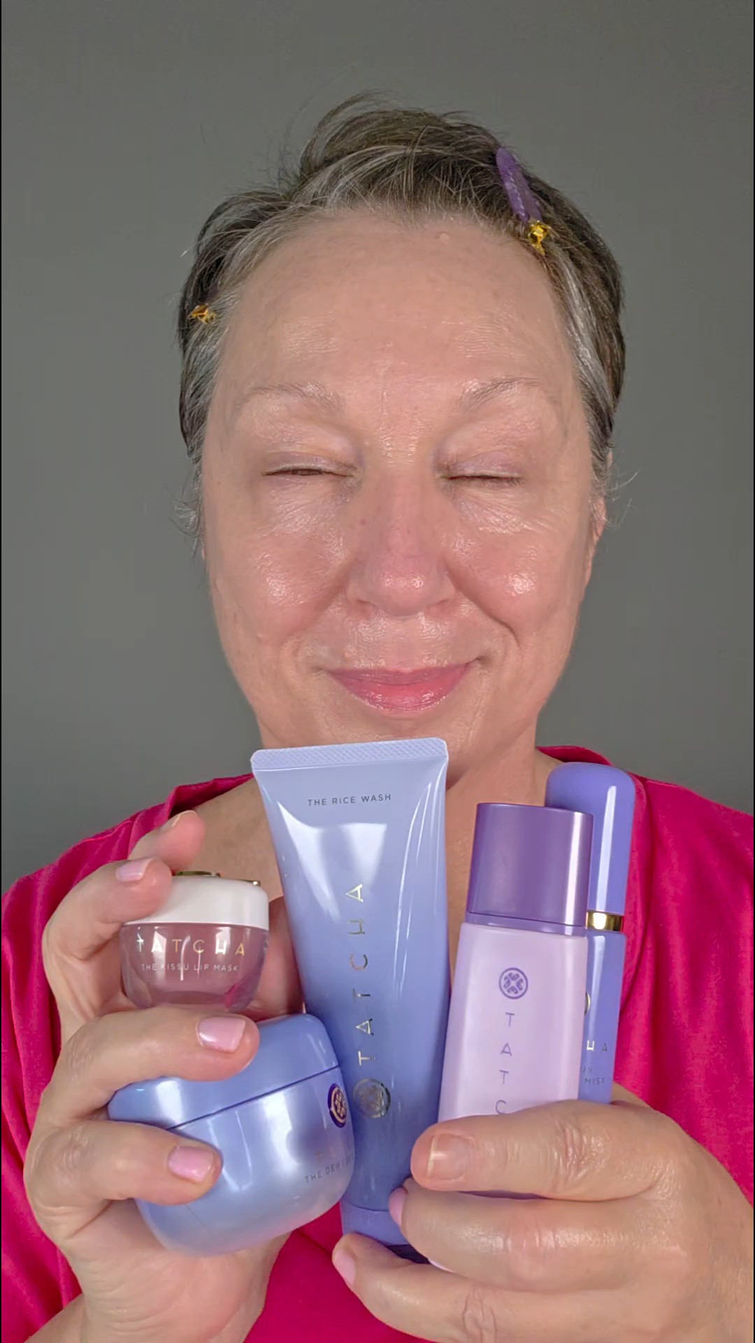 Testing out the new Tatcha skincare set they sent over — and after a couple months of playing with it, I can finally tell you what actually stands out. From the Rice Wash Cleanser to the Dewy Skin Mist, the Dewy Skin Cream, and the surprise favorite: the sunscreen. If you want smooth, silky, hydrated skin that layers well under makeup, this set delivers. And yes… the Japanese Peach Lip Jelly is as good as everyone says.  I have tagged the mini's in this post as they are quite pricey...worth it but $$ the only thing that's full size is the lip jelly❤️❤️❤️ yummy!#Tatcha#SkincareForMatureSkin#DewySkin#SkincareReview#Over50Beauty#TatchaReview#HydratedSkin#DewyMakeup#MatureSkinCare#BeautyOver50#SkinCareRoutine#SkinCareTips#CleanBeauty#PRPackage#JapaneseBeauty

#LTKBeauty