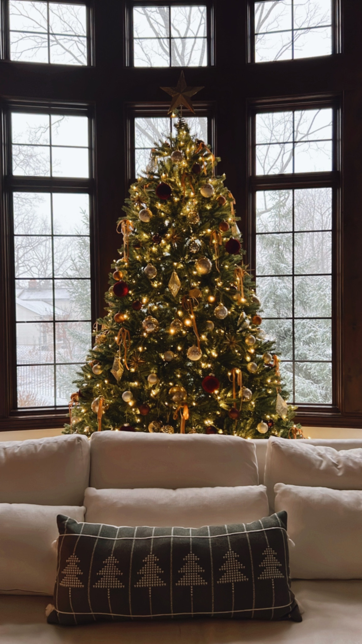 Christmas tree 🎄 #christmasdecor #holidaydecor

#LTKwinter #LTKsale #LTKcasa