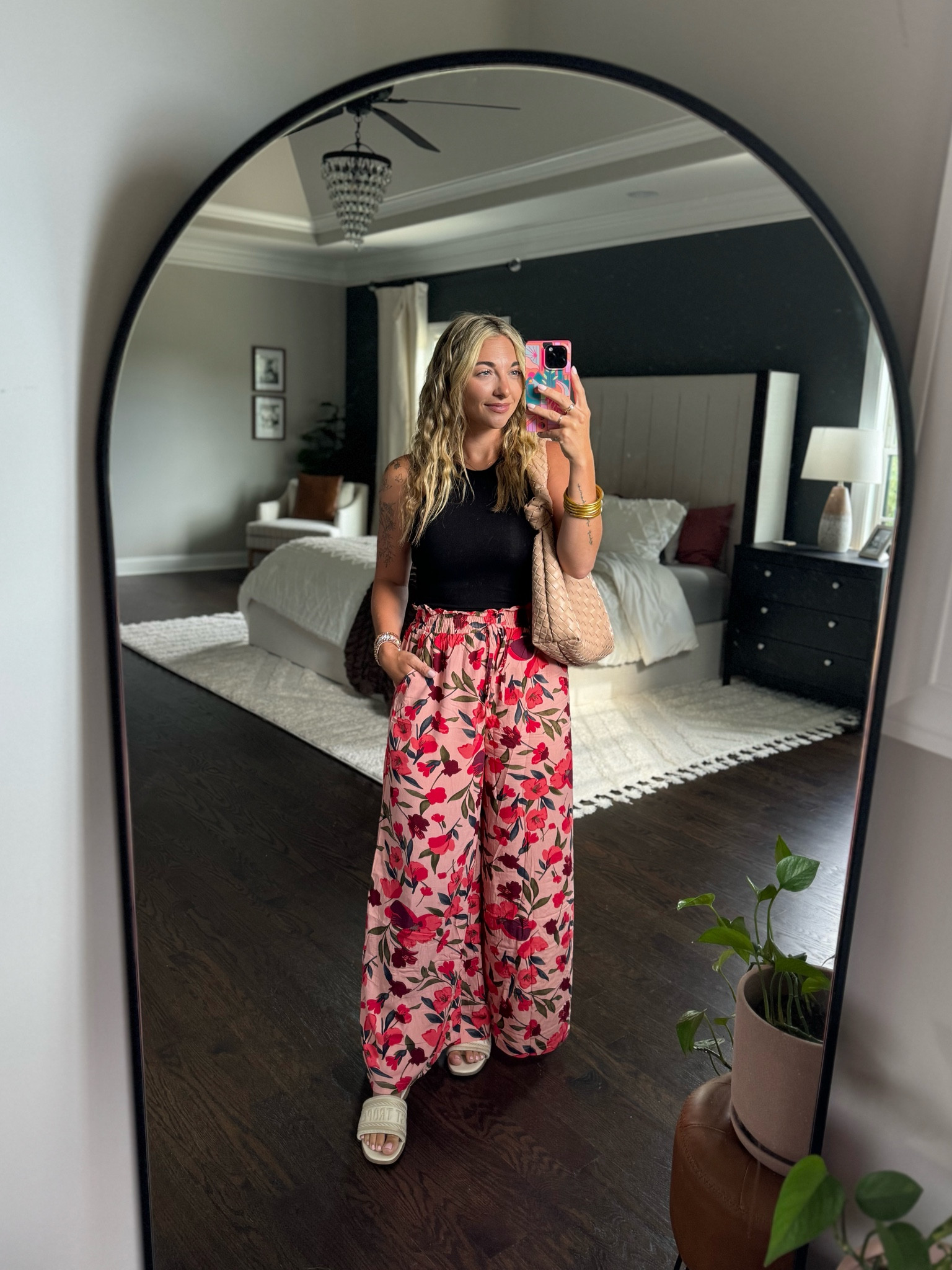 Coffee shop + errands 🌺 medium in tank and small in pants — comes in several patterns and colors 

#LTKSummerSales #LTKFindsUnder50 #LTKSeasonal