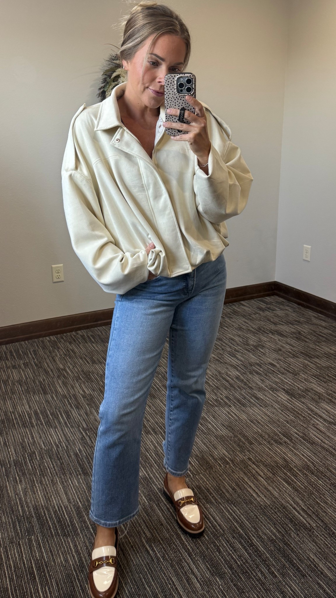 Small jacket more colors 

#LTKStyleTip #LTKSeasonal #LTKFindsUnder50