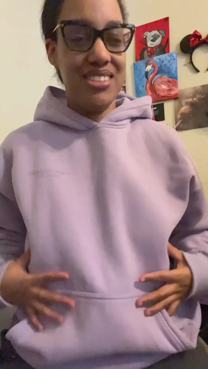 Virtual hoodie in lavender from the pastel collection. 
The colors they have are 
Lavender🪻
Mint 🍃
Peach 🍑 
Canary 🐤
Bubblegum 🍬
Baby blue 🩵

Support link 🔗 in my bio to save $$ 15% off. When you used code comfrt.com/STARLYN 

@comfrt 

#comfrt #hoodie #comfrtclothing #mentalhealthawareness #sweatpants #comfrtaffiliate

#LTKSaleAlert #LTKWatchNow #LTKFindsUnder50