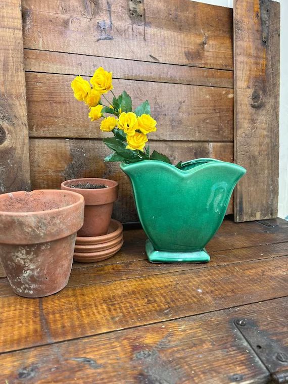 Beautiful Vintage Mccoy Green Tulip-shaped Vase/planter - Etsy | Etsy (US)