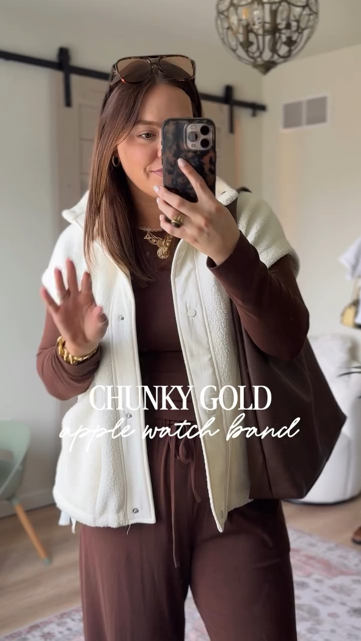 I’ve had this one for YEARS & it has lasted through so much! Such a great way to dress up an outfit too+ goes with so much! 

#applewatchband #applewatchstyle #goldwatchband

#LTKWorkwear #LTKmomlife #LTKootd