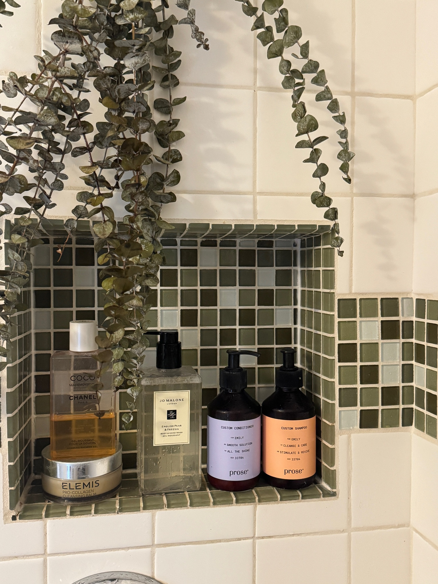 It’s the little luxuries! My in-shower beauty routine faves — custom shampoo and conditioner, jo malone English pear & freesia body wash, Chanel coco mademoiselle shower gel, and Elemis cleansing balm 

#LTKFindsUnder50 #LTKBeauty
