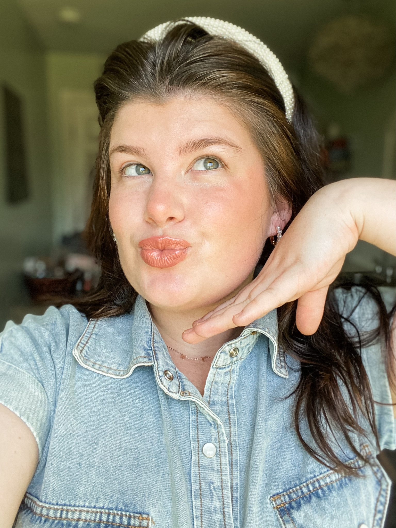 neutral glowing from within make up look. takes less than 10 minutes, perfect for a busy mom like me.

my all time fav’s are: Patrick Ta “not too much” & Charlotte Tilbury “pillow talk” liner with Summer Friday’s “vanilla beige” 

#LTKSaleAlert #LTKBeauty #LTKFindsUnder50