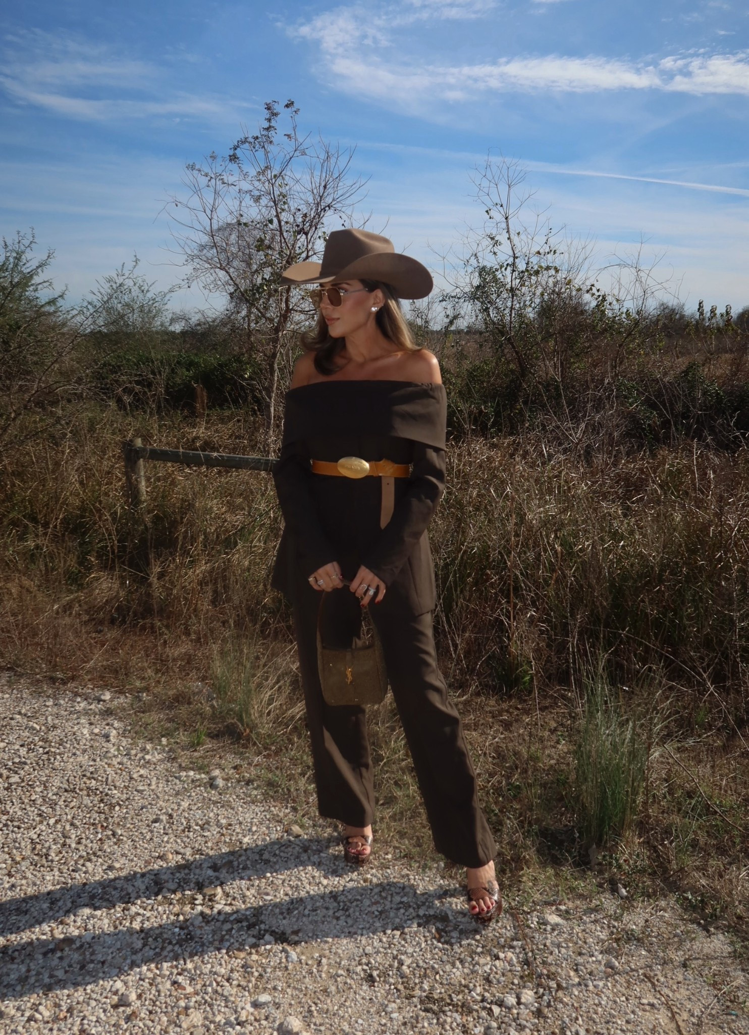 love this polished look for rodeo season! set is super affordable and also comes in navy! 

top: small
pants: small

belt is vintage Prada and shoes are old - linking some lookalikes here!

western fashion
rodeo outfits
western outfit
rodeo season

#LTKootd