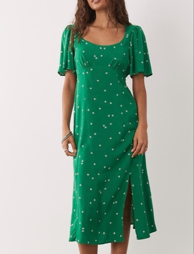 Green Petite midi dress. Vestido midi verde.

#LTKPetite #LTKMidsize