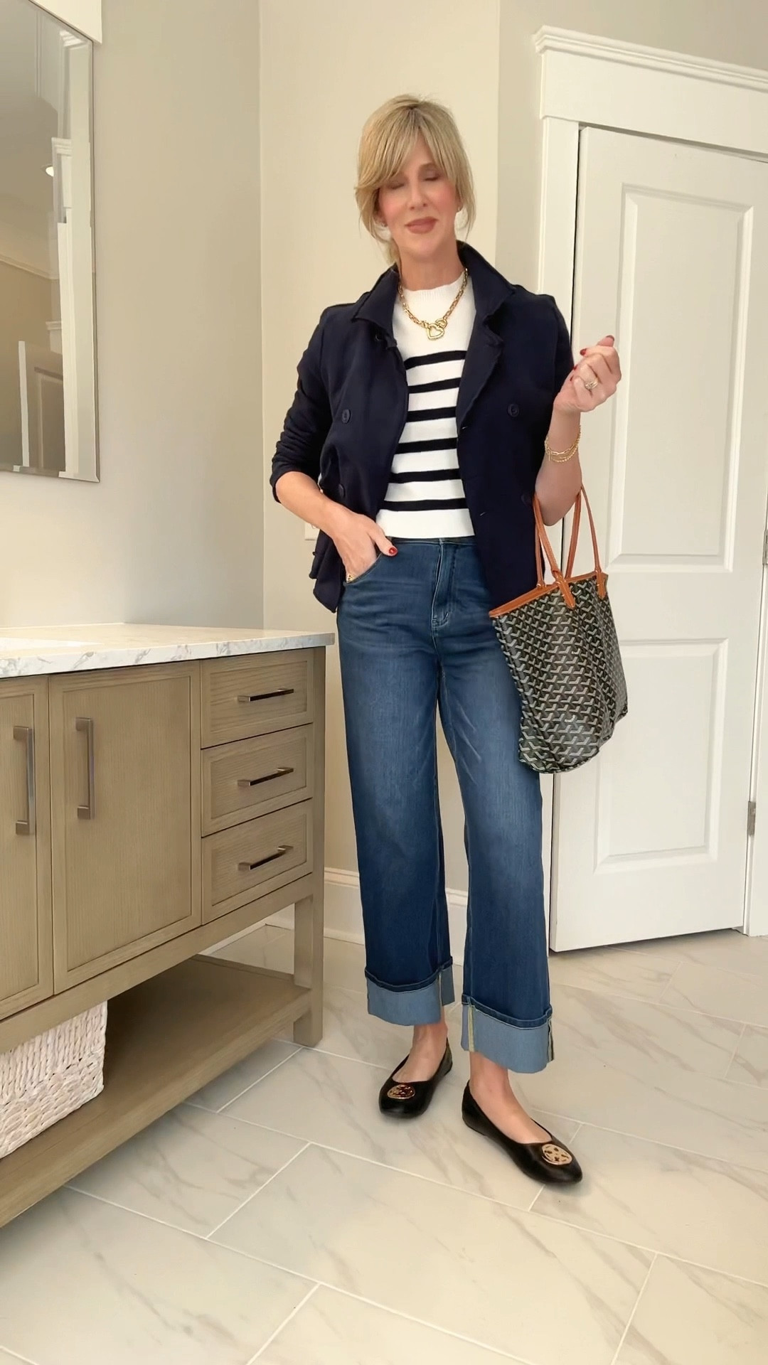 Effortless everyday style.  Classic style for women.  French girl chic.  Parisian style.  French fashion  

#LTKOver40 #LTKootd #LTKgrwm