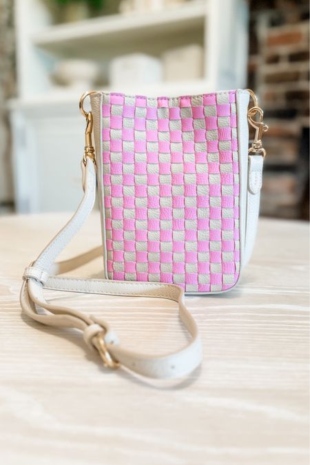 Target purse
Spring and summer fashion 


#LTKGiftGuide #LTKfindsunder50 #LTKitbag