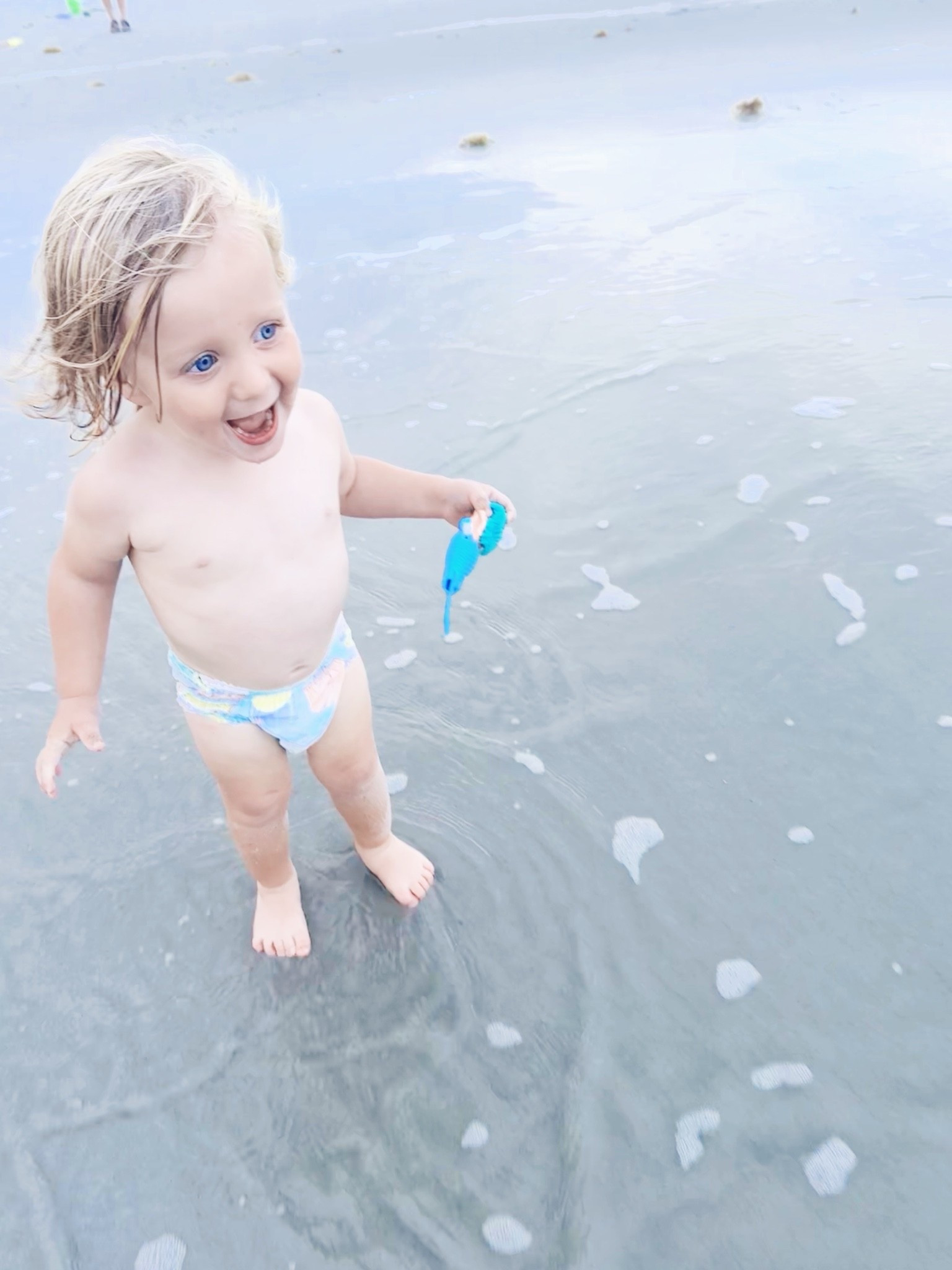 Cousins playing & a baby running down the beach in a diaper… doesn’t get much better than this 🌊🐚🌾