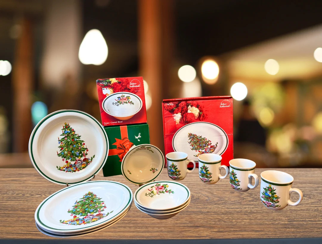 Vintage Noel International Stoneware Christmas Dinnerware Set, Made in Japan - Etsy | Etsy (US)