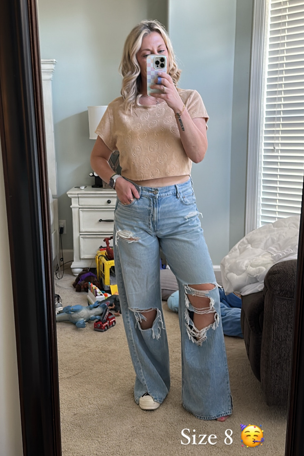 Only pay attention to the JEANS!! Love them; AE wide leg - I’m in a size 8 and probably could have sized down (I’ve recently lost about 10lbs and was in a size 10 prior, that’s the reason for the “celebration emoji”) 
Casual jeans. Mom jeans. 



#LTKsalealert #LTKmidsize #LTKGiftGuide