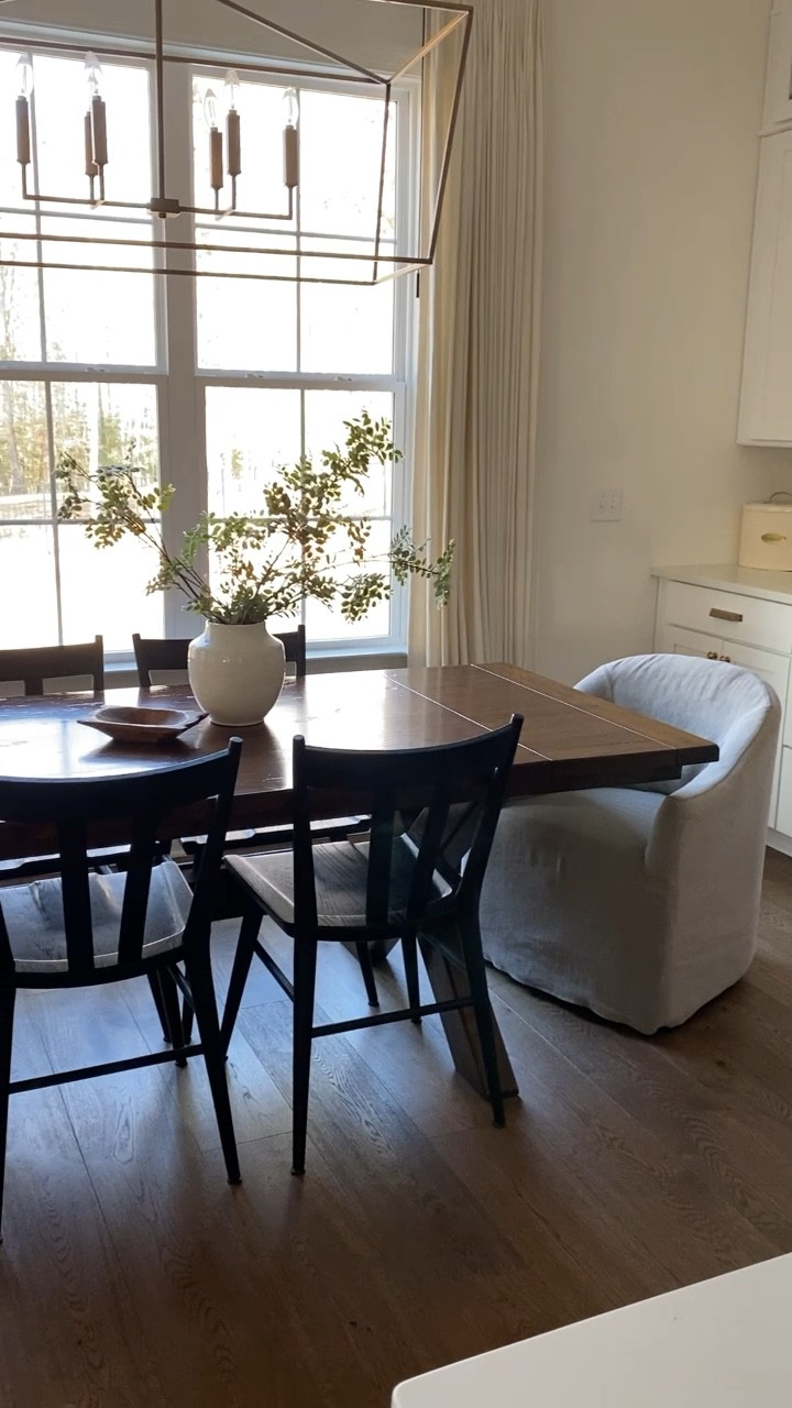 Breakfast nook. Transitional home. Dining room. Dining table. Dining chairs. Linear chandelier. Table decor. Neutral design. Neutral decor. 

#LTKhome
