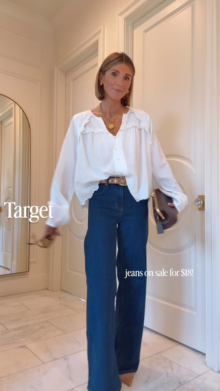 These incredible @Target jeans are on sale for only $18! I’m 5’7 wearing size 2/25 and they fit tts.