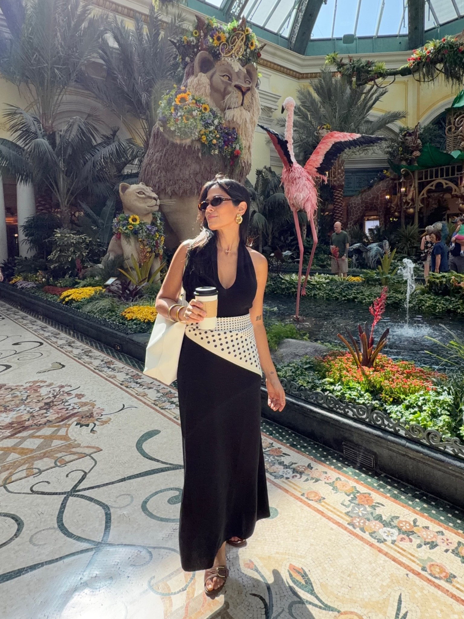 Vegas daytime look at the Bellagio 🖤 Wearing this Mango maxi dress with gold accessories for an easy but elevated Vegas look. Linking the dress + everything I wore!