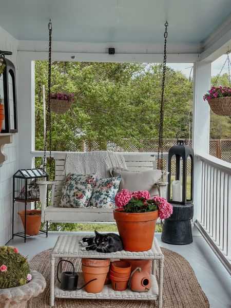 Spring porch 🌺🏠

#LTKSeasonal #LTKhome