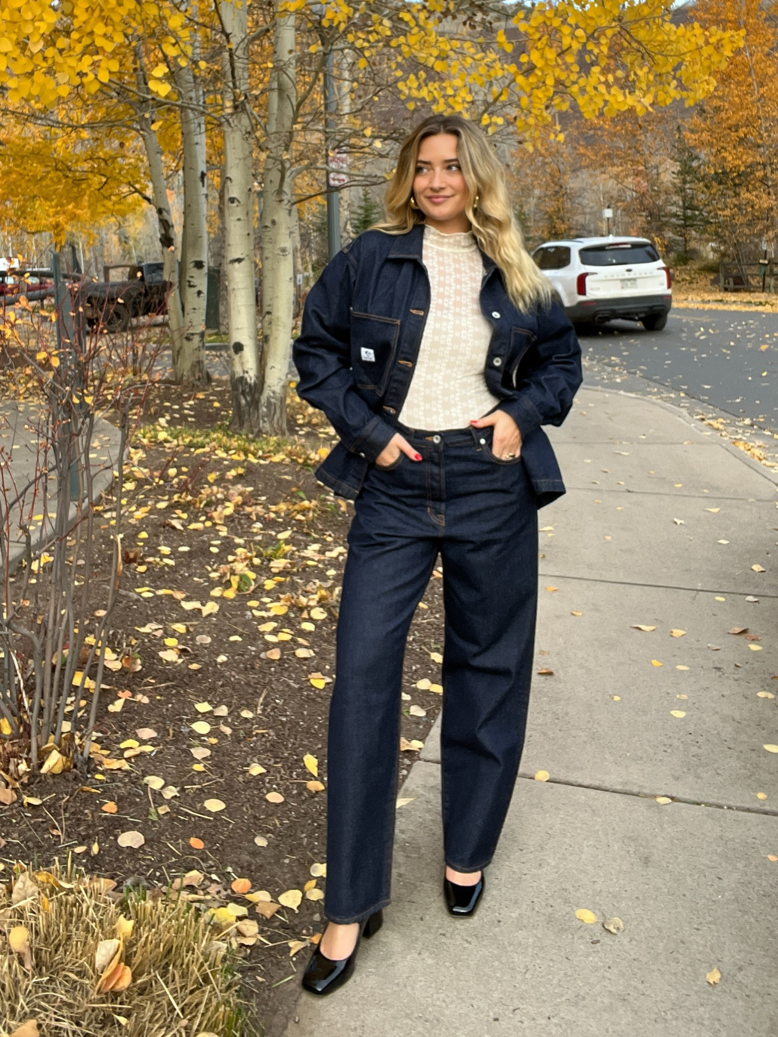 I’m wearing a size medium in both the pants and the jacket, I recommend sizing down for a more fitted look