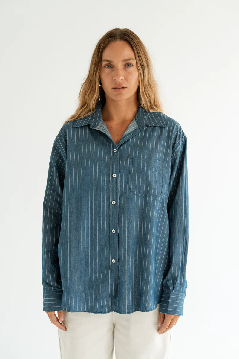 Dani Buttondown | Carly Jean Los Angeles