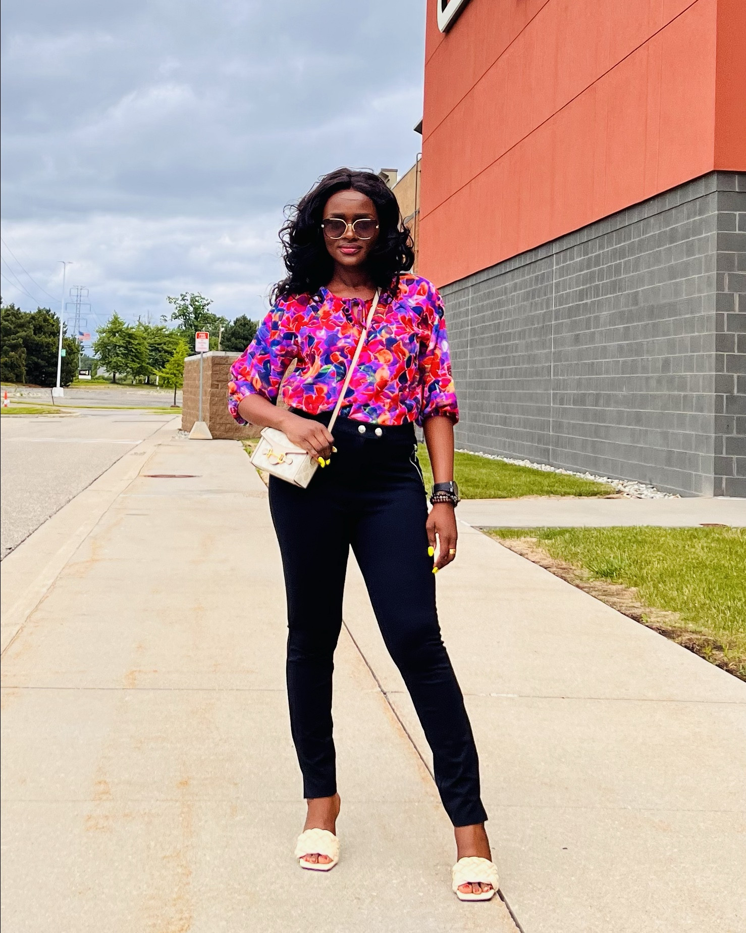 Little blank pant from @89thmadison

#LTKSaleAlert #LTKFindsUnder50 #LTKStyleTip