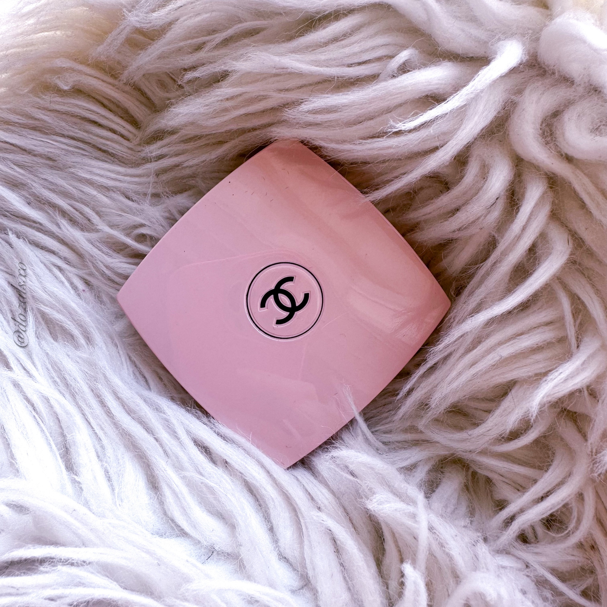 This beautiful compact mirror is back in stock 🩷🫶🏻 #luxury #compact #purseessentials #smallgiftideas 

#LTKFind #LTKtravel #LTKbeauty