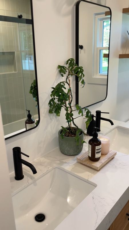 Bathroom renovation!

Bathroom vanity, double sinks, clean modern bathroom, matte black hardware, wood vanity

#LTKHome #LTKFamily