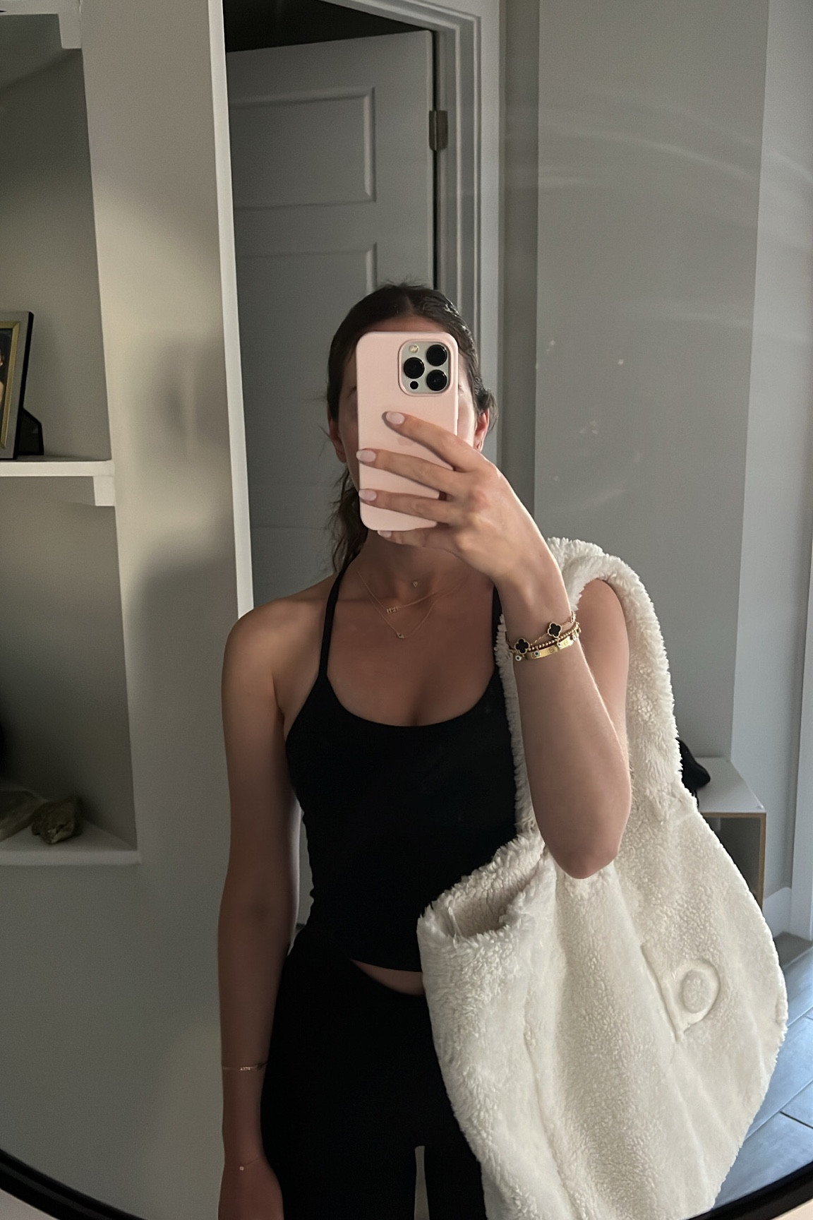 One of my fave workout sets and the coziest sherpa bag it’s sold out but linked other ones 🫶🏻

Athleisure, tote bag, sports bra, leggings

#LTKFind #LTKitbag #LTKfit