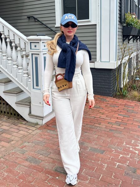 nantucket ootd 🎀🫶🏻 wearing a size 6 in pants, small in sweater & small in top - bag is Marni & hat is from a local shop 