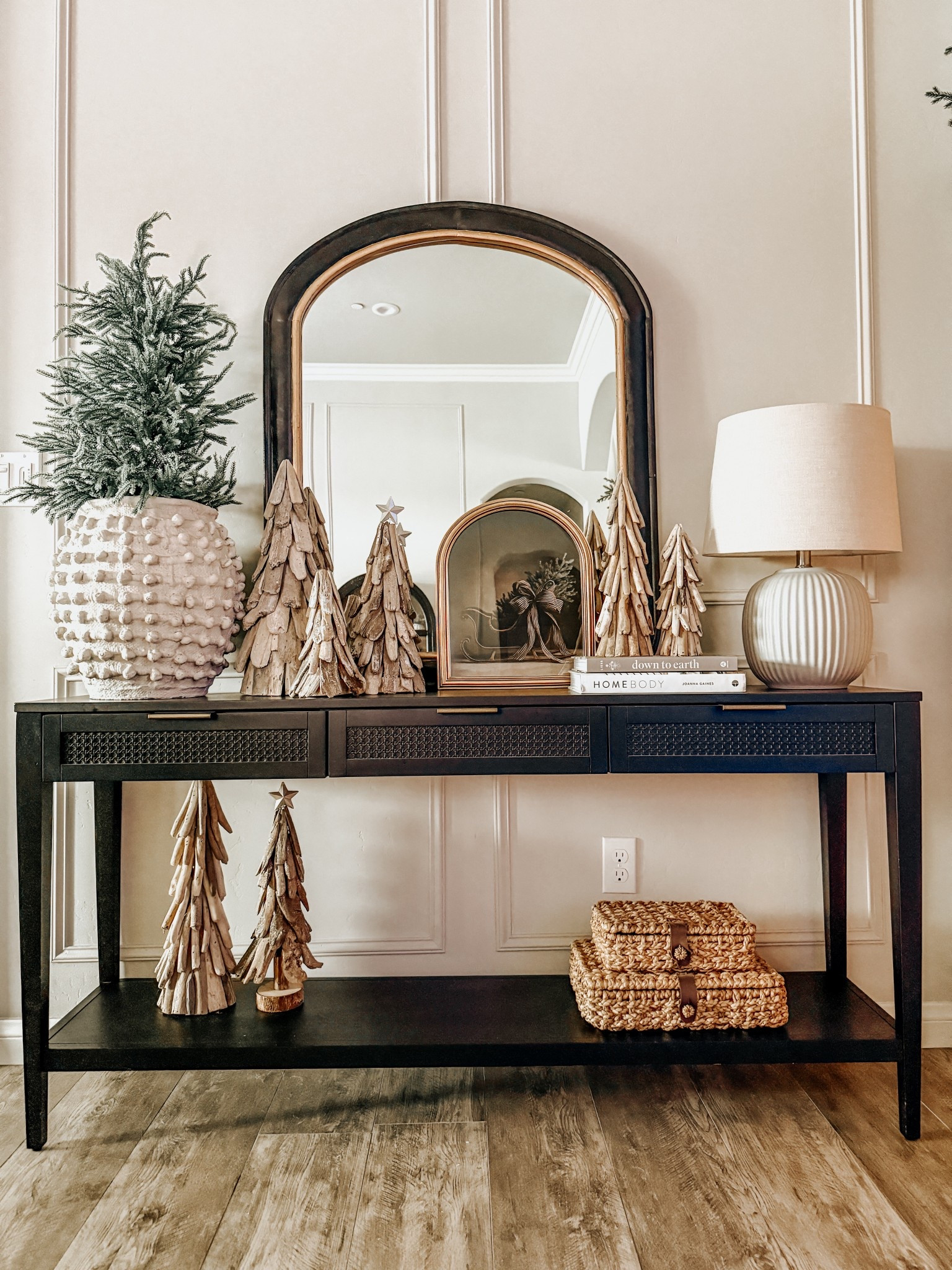 Christmas Console Table 
#christmasdecor 
#christmasentrytable
#norfolkpine

#LTKHome #LTKSeasonal #LTKHoliday