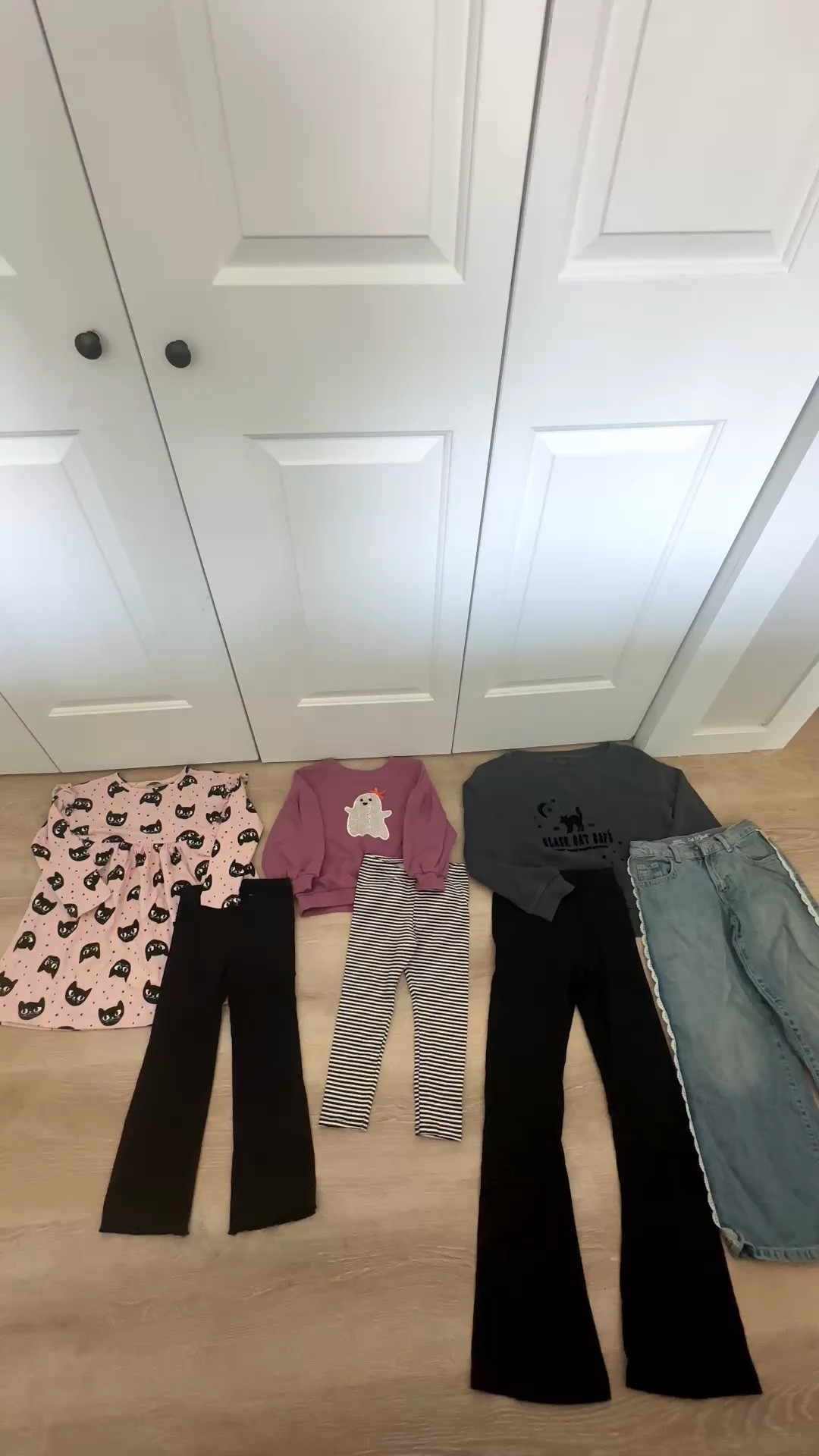 🎃 Halloween outfits for all three girls! 👻🐈‍⬛ I found the cutest spooky-season looks for my 7, 5, and 2 year olds, and I’m loving how festive they are without sacrificing comfort. From sweet ghosts to playful black cats, these outfits are perfect for pumpkin patches, school Halloween parties, fall adventures, and trick-or-treating.
I linked all three outfits in my LTK so you can shop each look!
#LTKKids #LTKSeasonal #LTKMomLife #HalloweenOutfits #GirlsHalloweenOutfits #ToddlerFashion #KidsFallFashion #HalloweenKidsFashion #SpookySeasonStyle #FallKidsStyle
girls Halloween outfits, toddler Halloween outfit, kids Halloween clothes, Halloween outfits for girls, sibling Halloween outfits, fall kids fashion, pumpkin patch outfits, Halloween party outfits, trick or treat outfits, spooky season outfits, girls fall fashion, toddler fall fashion, cute Halloween clothes, affordable kids outfits, Halloween outfit ideas

#LTKmomlife #LTKBaby #LTKKids