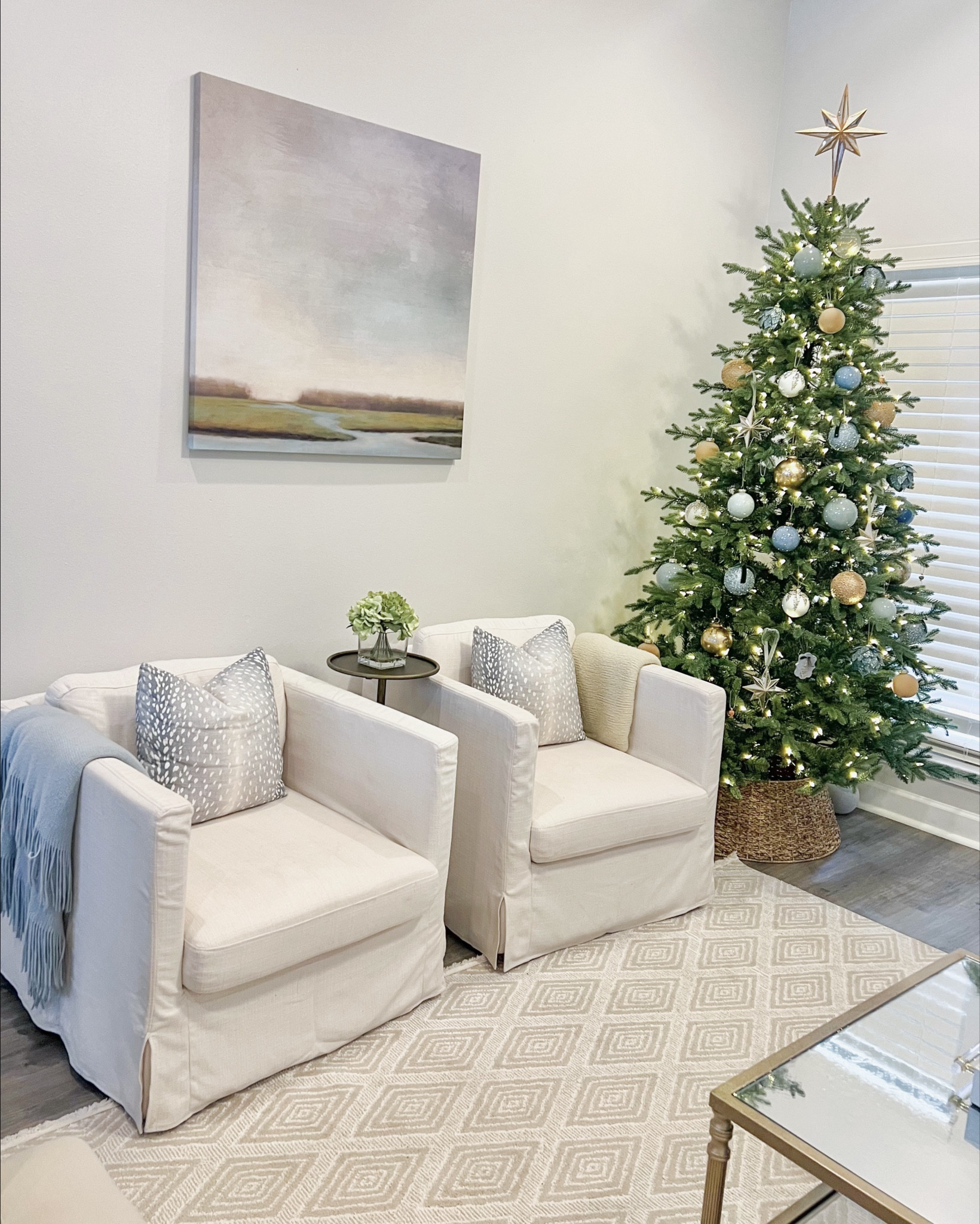 How I decorated my living room for Christmas!🎄🩵

Home Decor, Grandmillennial, Christmas Decor, Christmas Tree, Swivel Chair, Blue and White

#LTKHome