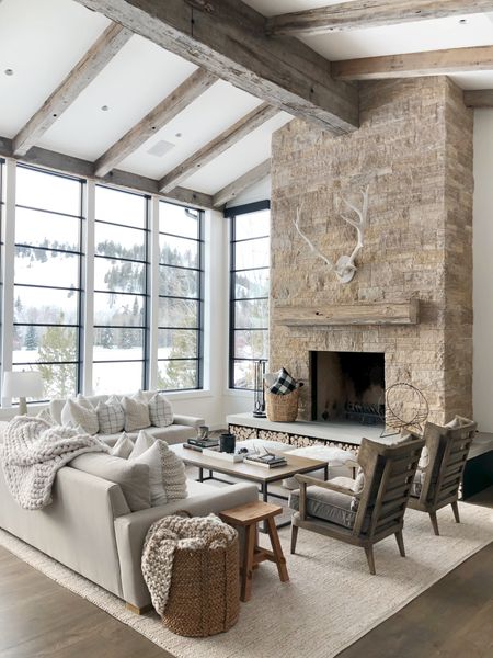 H O M E \ living room details 😍

Home decor 
Modern farmhouse 
Accent chair 

#LTKhome
