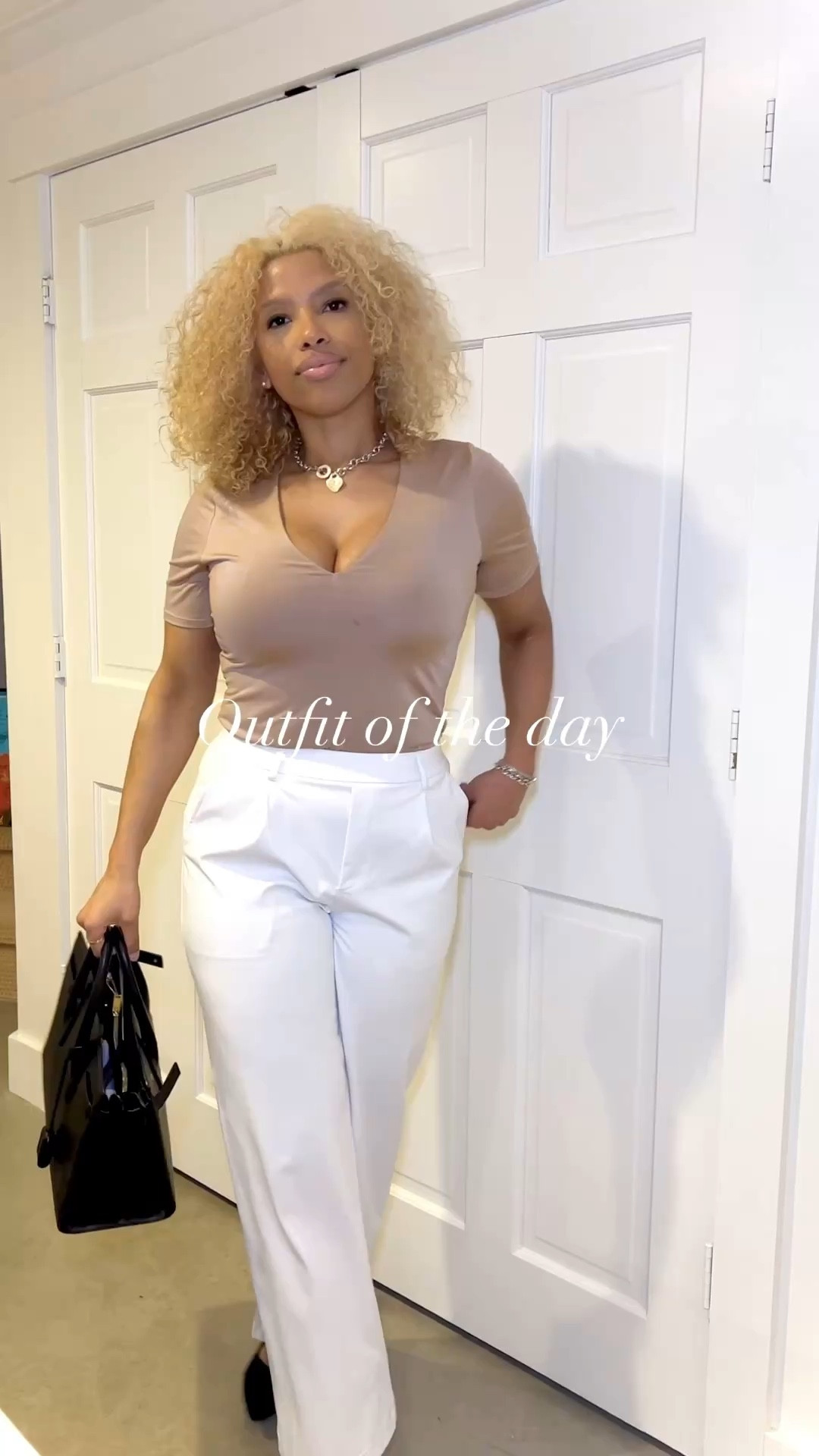 Outfit of the day #ootd #whitepants #yslsacdejour 

#LTKootd #LTKWorkwear #LTKgrwm