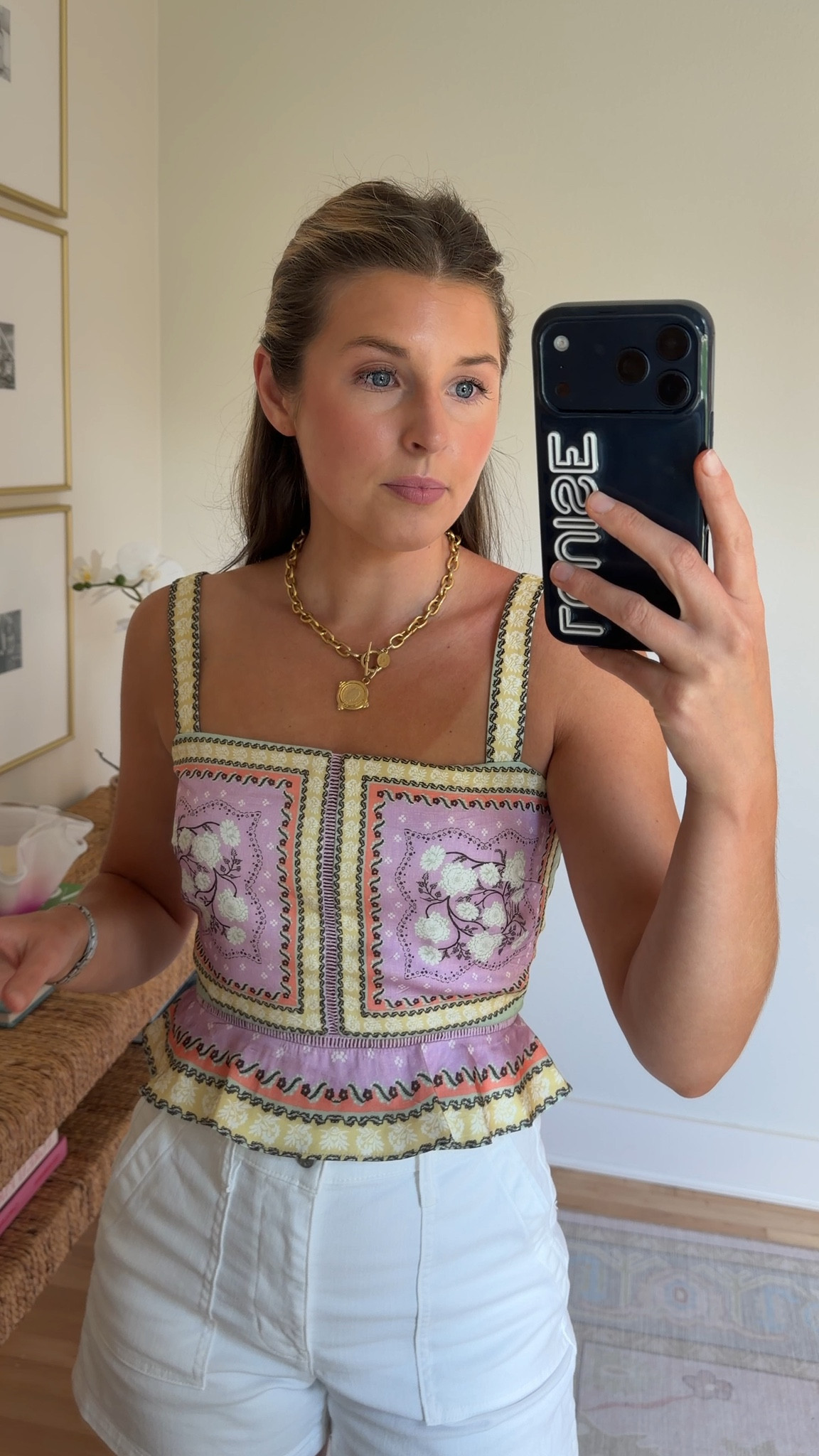Cute top for summer! Wearing a S