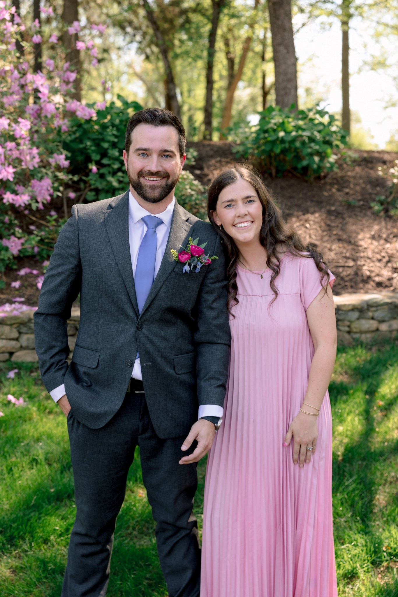 Affordable dress for spring / summer wedding !! Comes in multiple colors, thin breathable material, perfect for all body types! #weddingguest #maxidress 