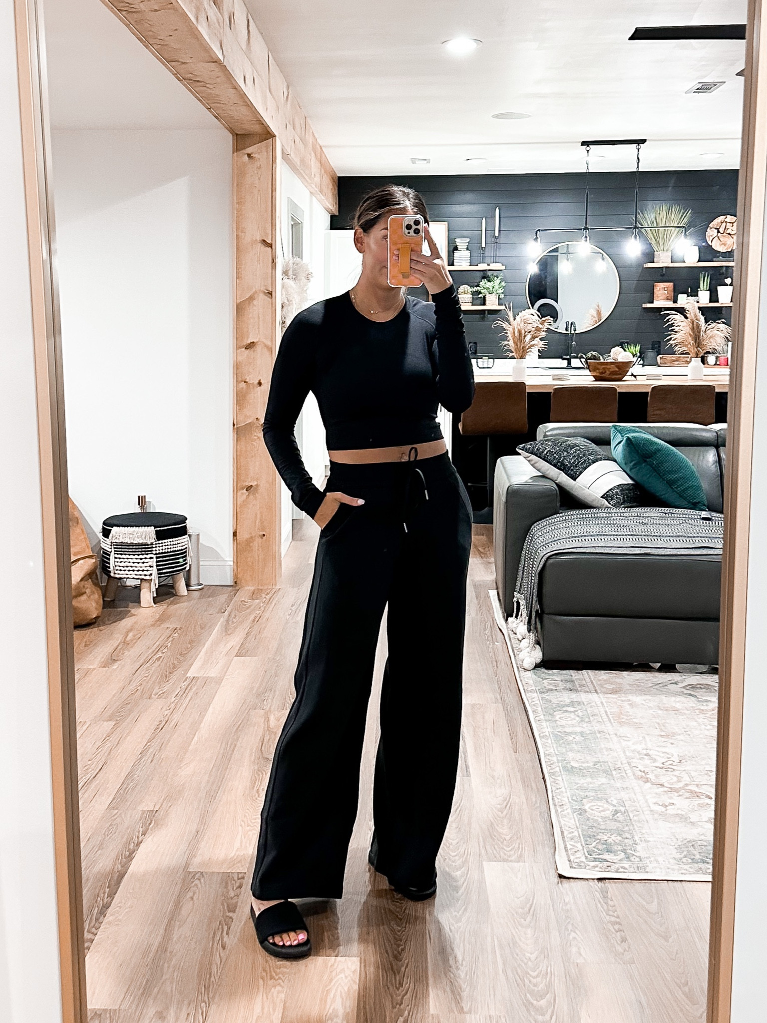 Swiftly cropped-8
Scuba wide leg sweatpants-8
Slides-8


#LTKstyletip #LTKFitness #LTKshoecrush