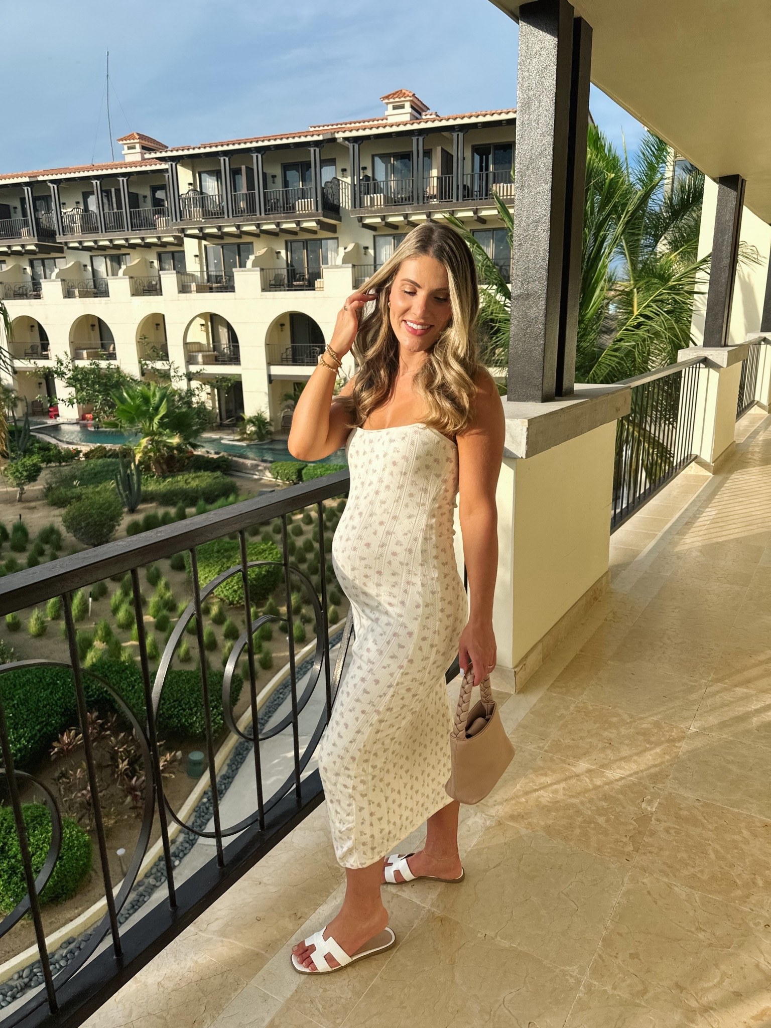 Summer or Fall maternity outfit 
Vacation maternity outfit 
Babaymoon outfit 

This dress is super soft & stretchy & works while you’re pregnant or not!  

#LTKBump #LTKFindsUnder100 #LTKTravel