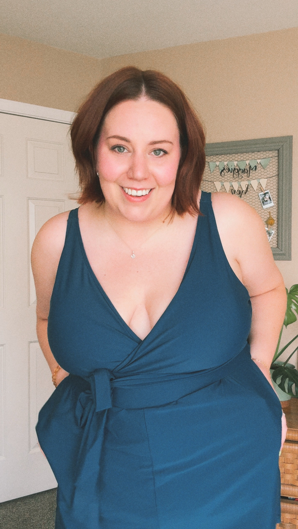 A swimsuit with POCKETS!? Give me 14 of them. @bloomchic 

For reference, I’m wearing a size 2XL which is my normal size. 
Body stats: 5’7, 240lbs, 40H 🩷
#bloomchic #bloomchicdress #plussizeswim #curvyswimwear #swimsuit