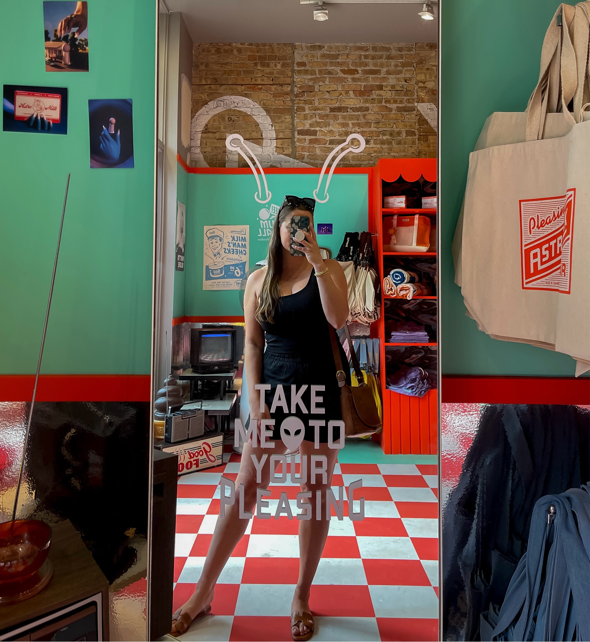 What I wore to the Pleasing AstroMilk Bar pop-up in Wicker Park in Chicago, IL 👽🛸

linen shorts, summer sandals, one shoulder top, summer style