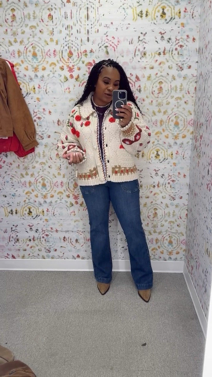 This Free People cardigan is everything! 🤩

#LTKSeasonal #LTKSaleAlert #LTKMidsize