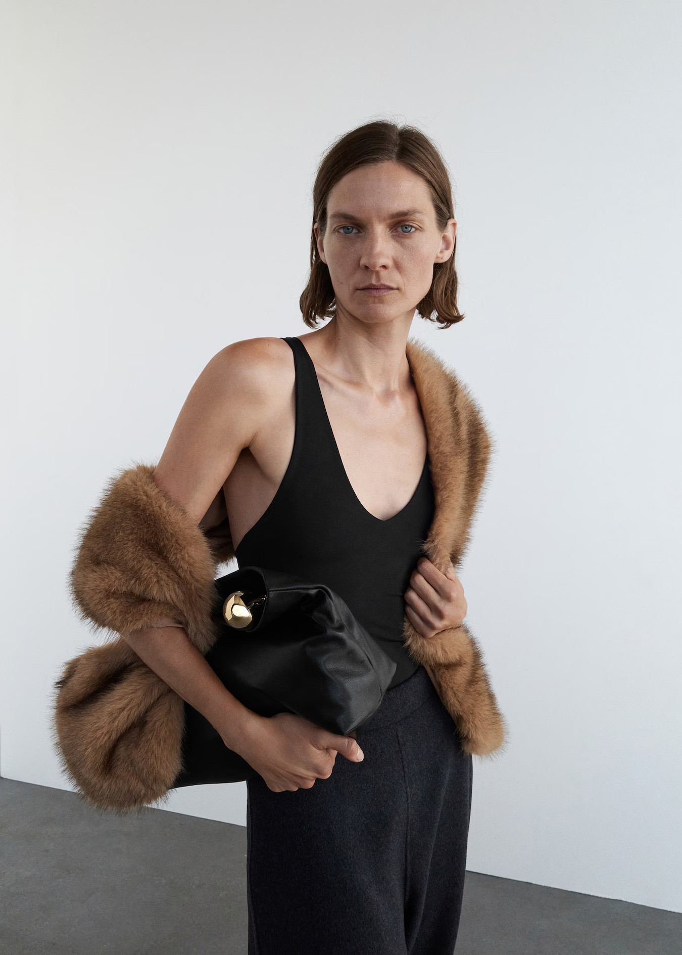 SELECTIONFur-effect scarfCurrent price [US$ 99.99 ]US$ 99.99Select a colourBrown | Mango (US/MX/AU)