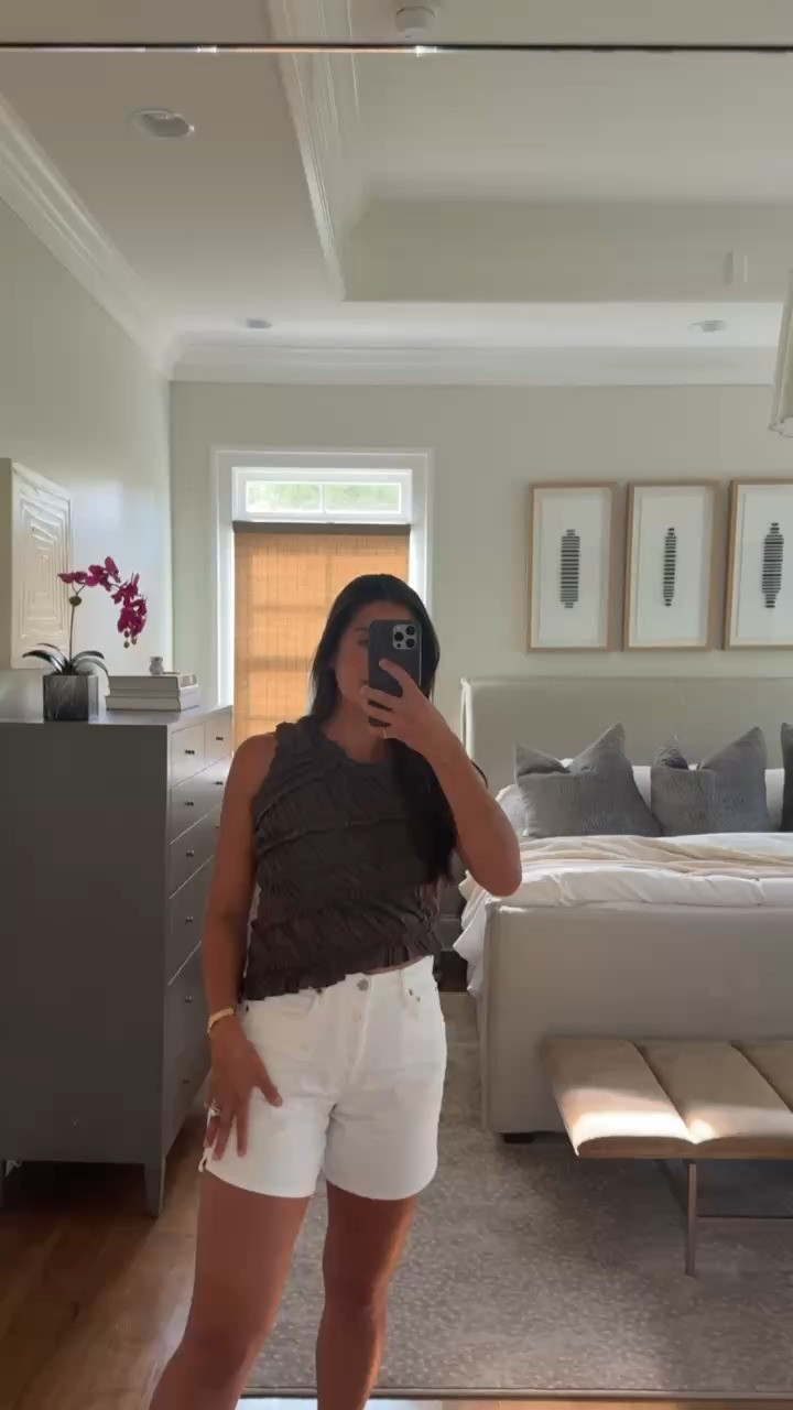 Asymmetrical top that comes in so many different colors!!

tts: M

asymmetrical top, summer outfits, white denim shorts outfit, fp top, free people, summer outfit inspo, grace white 

 

#LTKgrwm #LTKootd #LTKSeasonal