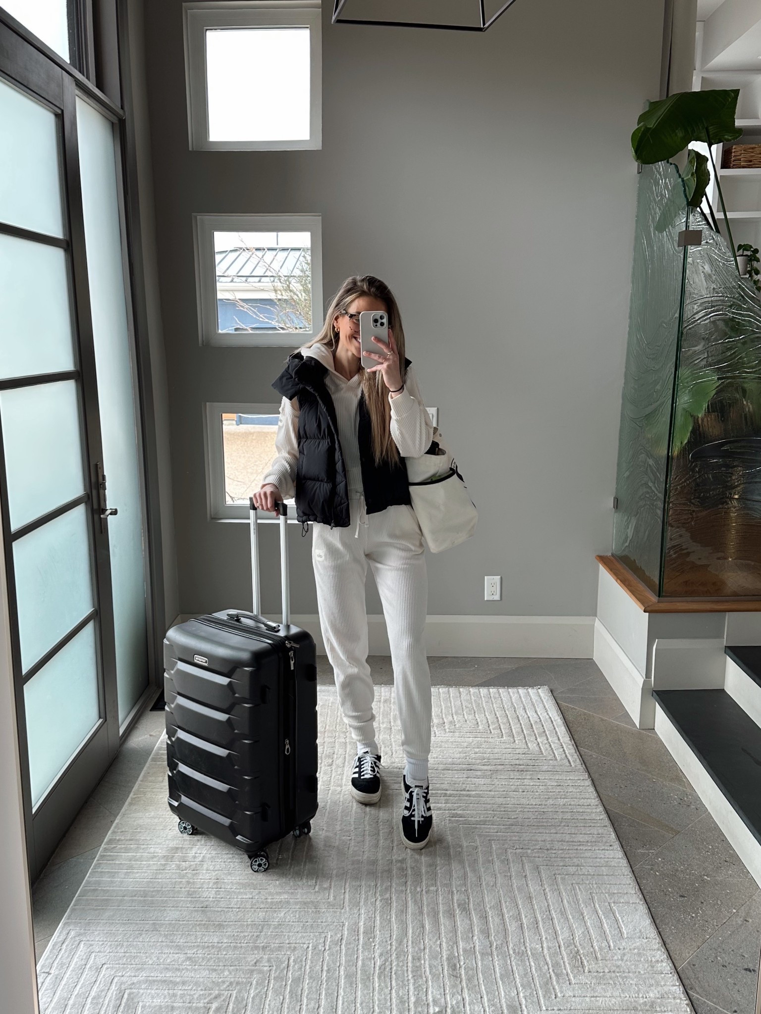 Airport outfit ✈️✨☁️

Wearing a S in the sweater, XS in the pants and a 6 in the vest  

#LTKsummer #LTKspring #LTKfitness