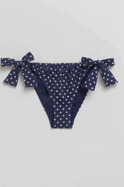 Bikinihose mit Schleife und Polka-Dots | H&M (DE, AT, CH, NL, FI)