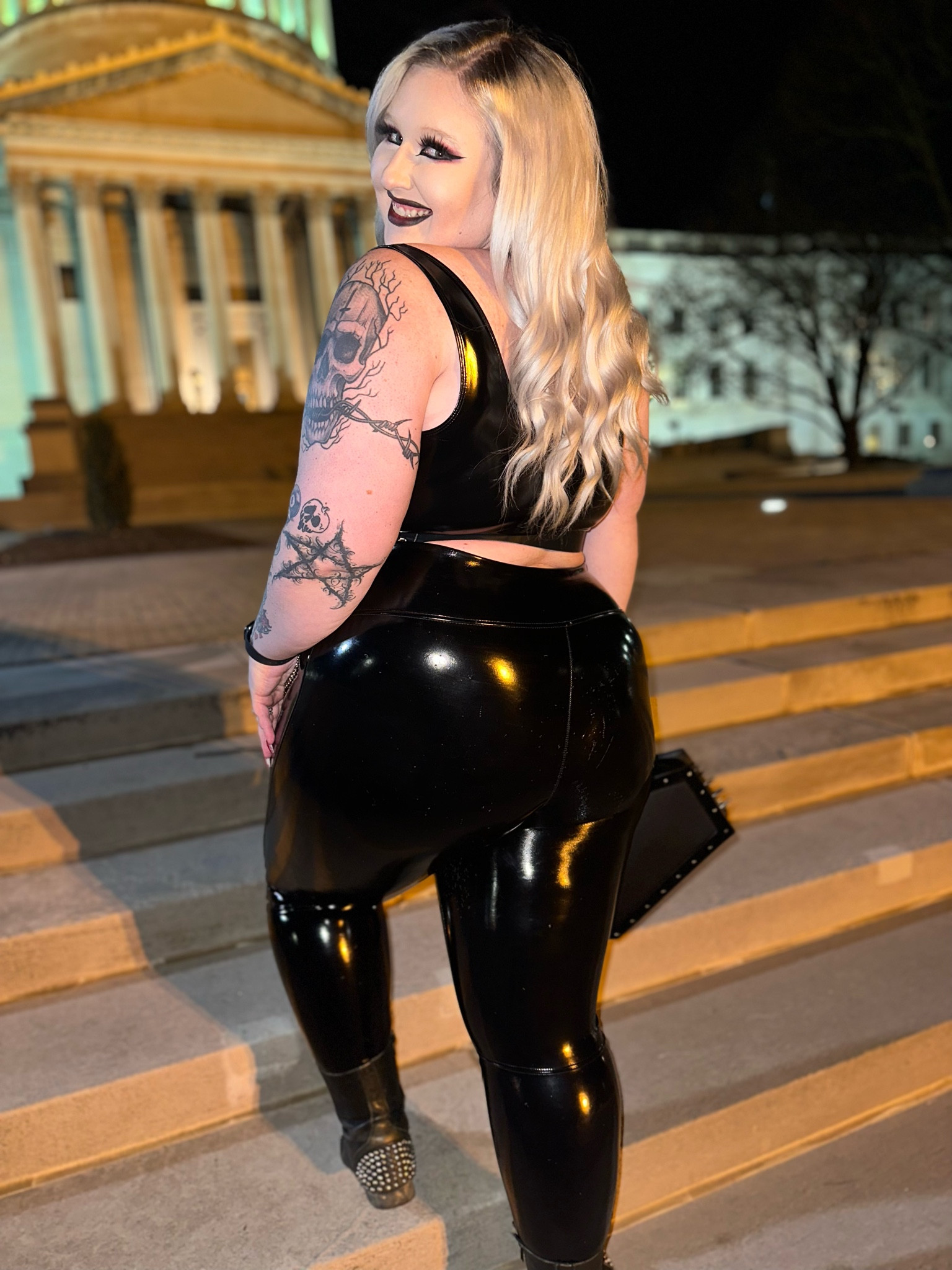My favorite shiny leggings 🖤

#LTKstyletip #LTKplussize