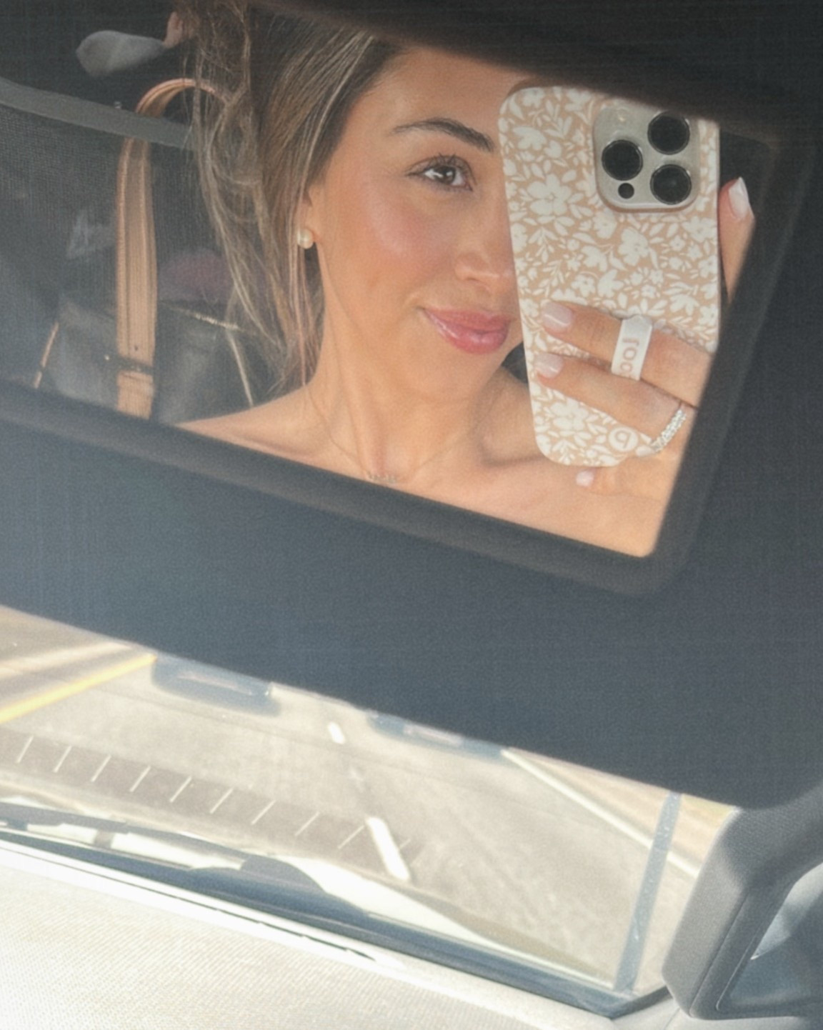 glowy makeup look 

#LTKdayinmylife #LTKmomlife #LTKgrwm