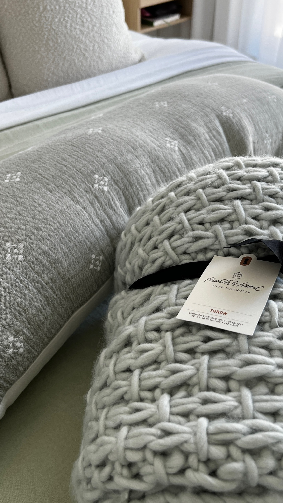 in the mood to add some color
to my bedroom for the spring and this safe green is ITTT 🤍☁️

#LTKhome