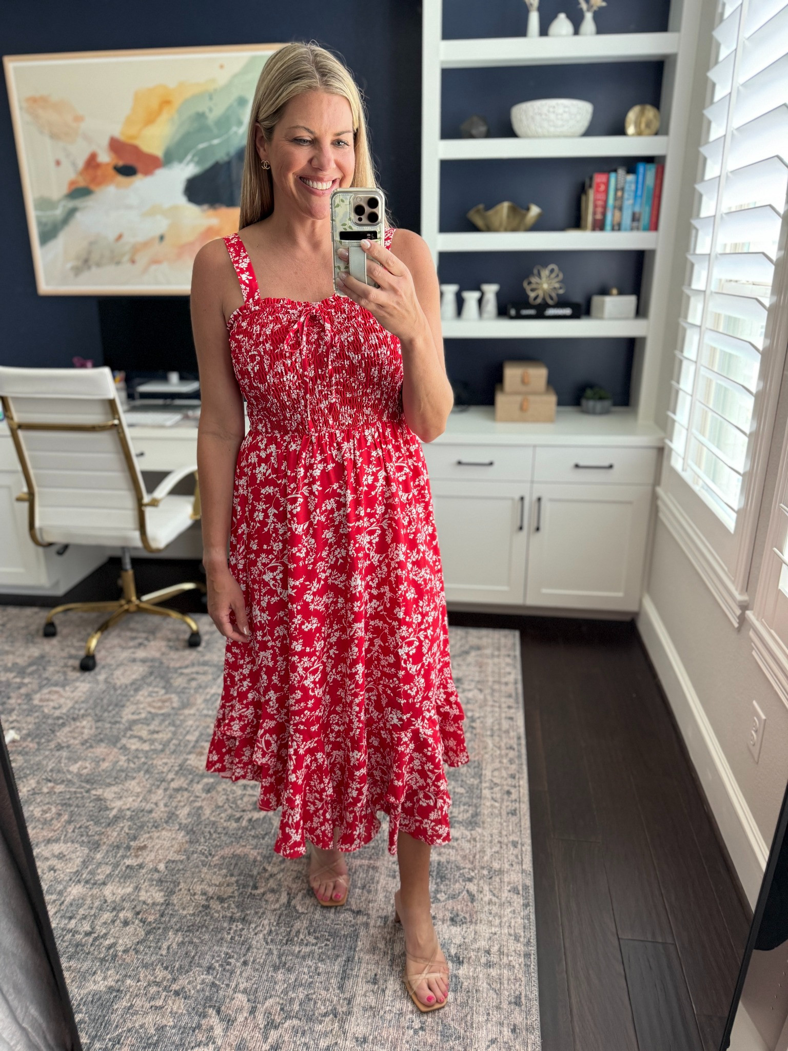 LOVE this red dress! Perfect for summer.  

 