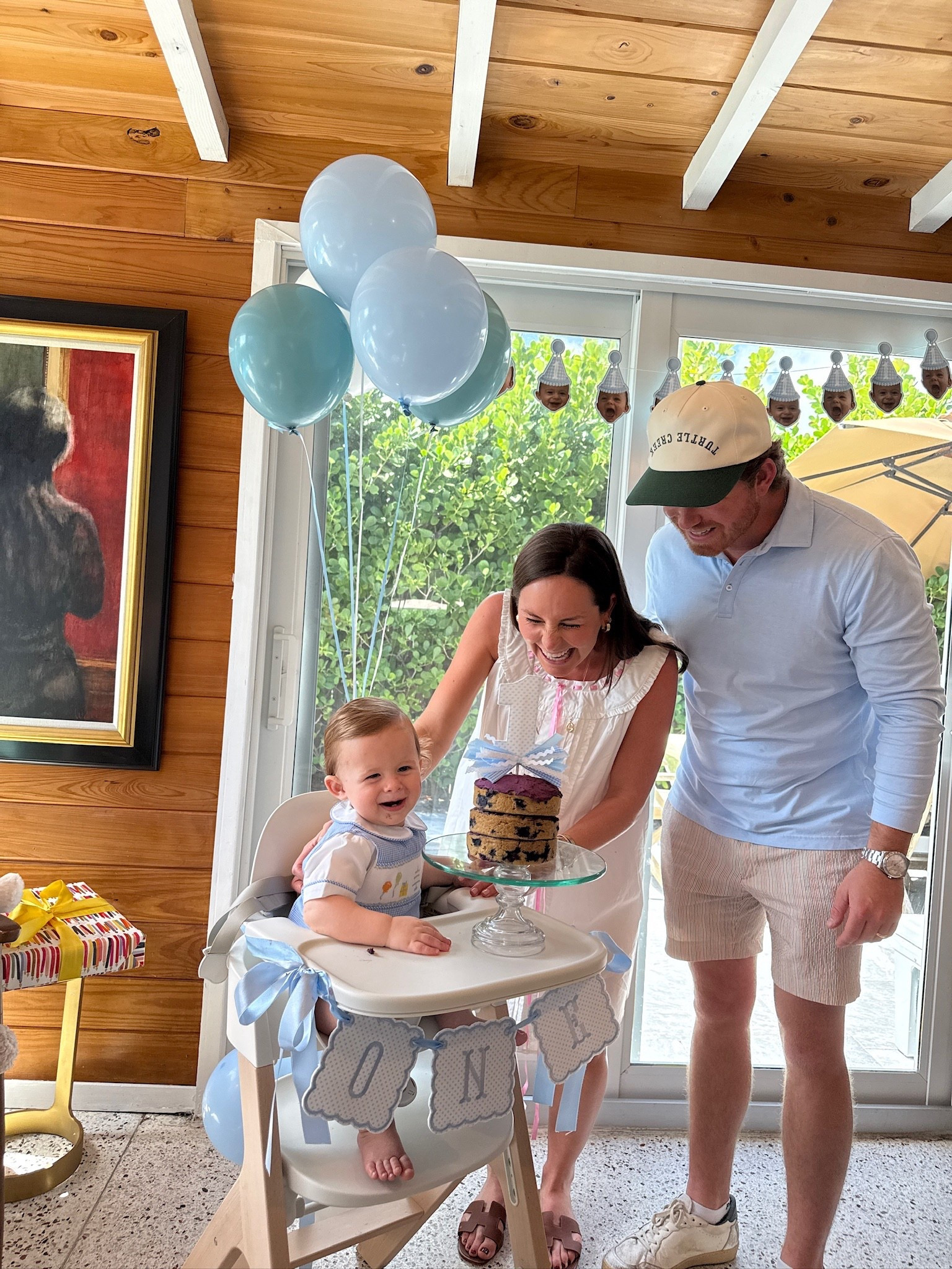 Cannot get over the cuteness of this little boy’s smocked birthday suit! 🎈🎂🧸